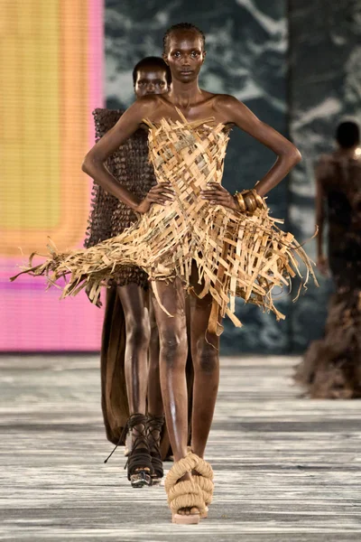 Look 3